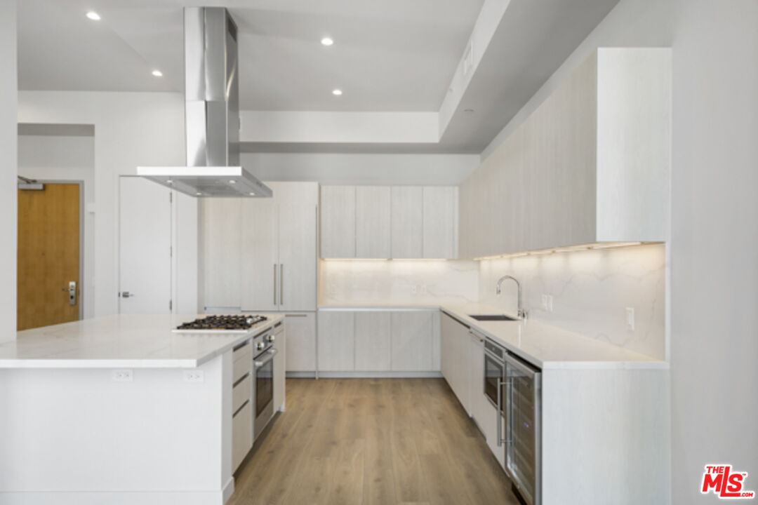 2435 S Sepulveda BLVD Unit: PH 220
