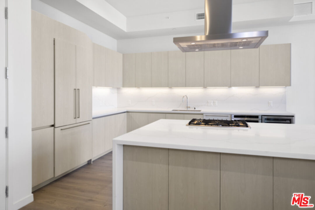2435 S Sepulveda BLVD Unit: PH 220