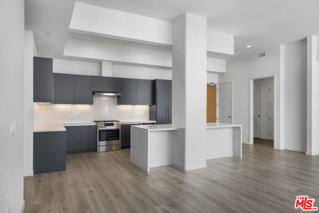 2435 S Sepulveda BLVD Unit: PH 220