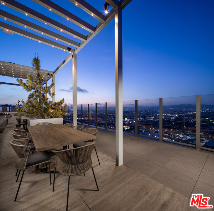 3311 S La Cienega Blvd Unit: PH 1