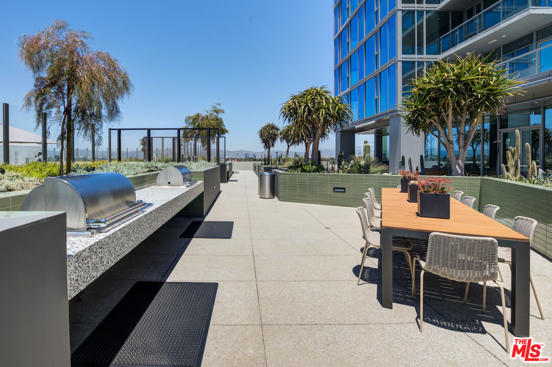 3311 S La Cienega Blvd Unit: PH 1