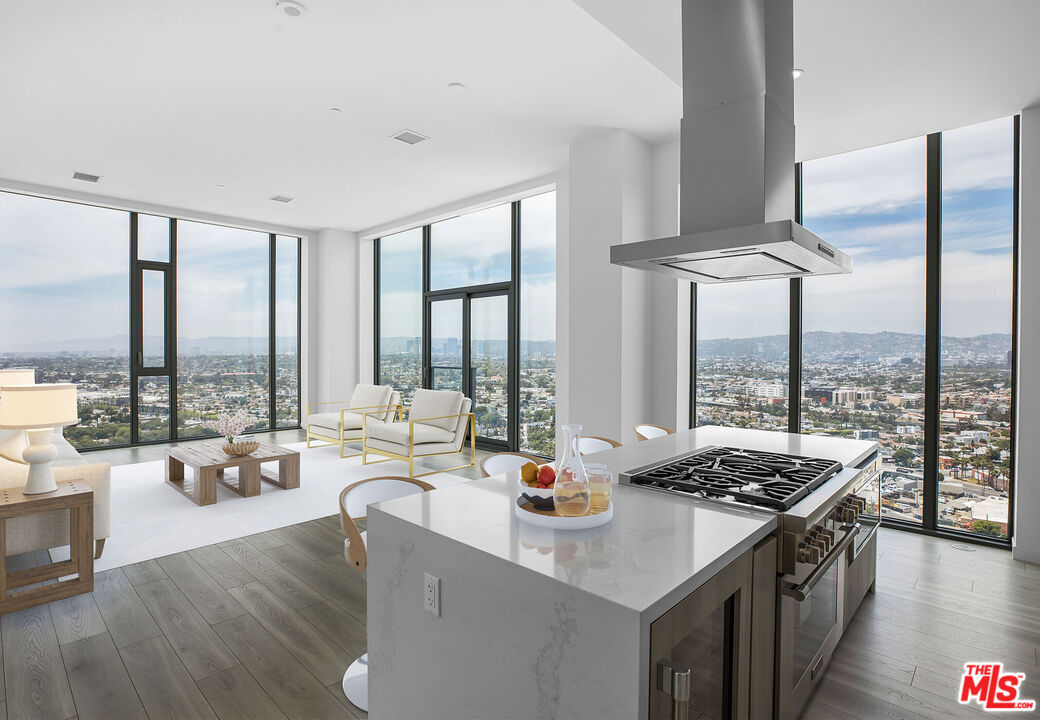 3311 S La Cienega Blvd Unit: PH 1