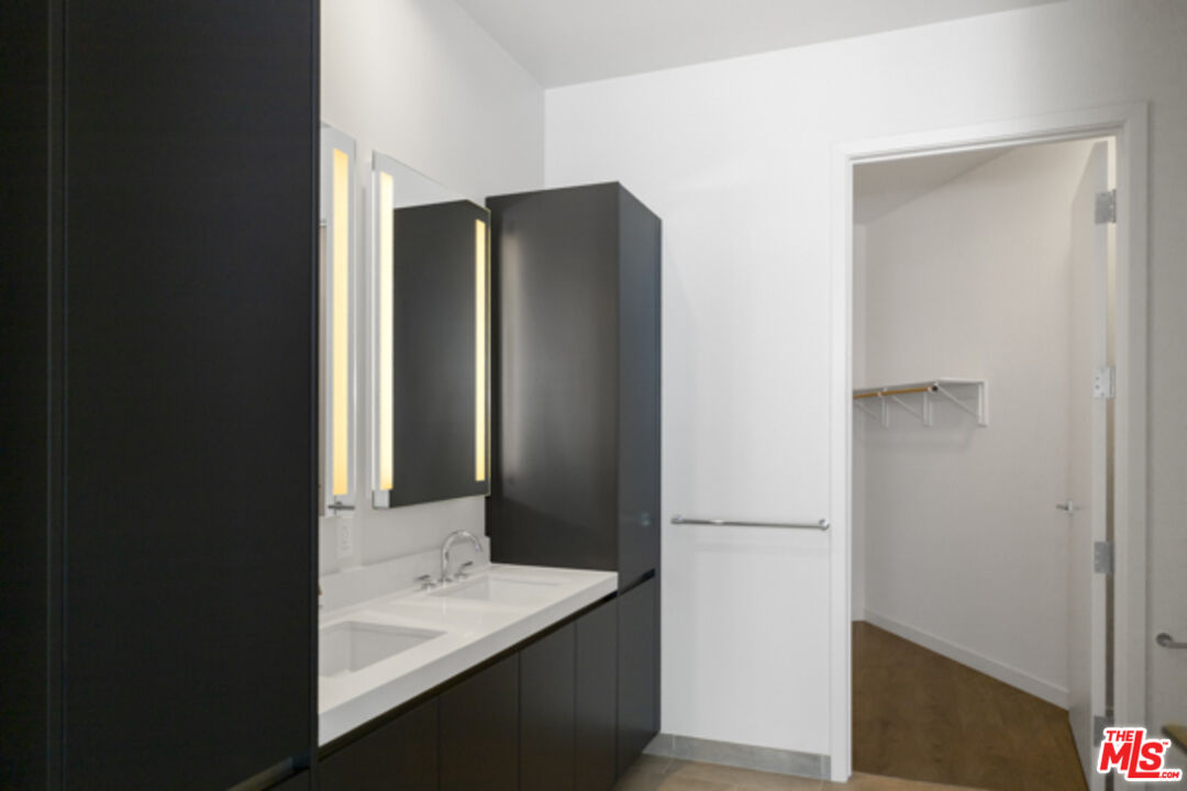 2435 S Sepulveda BLVD Unit: PH 214
