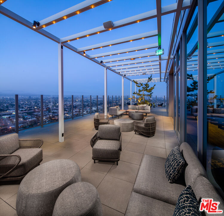 3311 S La Cienega Blvd Unit: PH 6