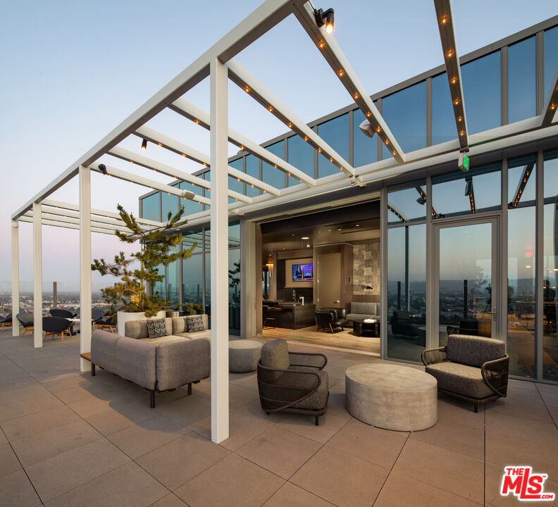 3311 S La Cienega Blvd Unit: PH 6