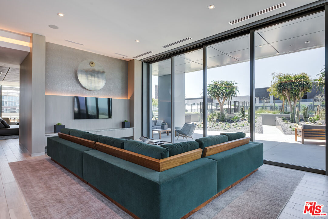 3311 S La Cienega Blvd Unit: PH 3