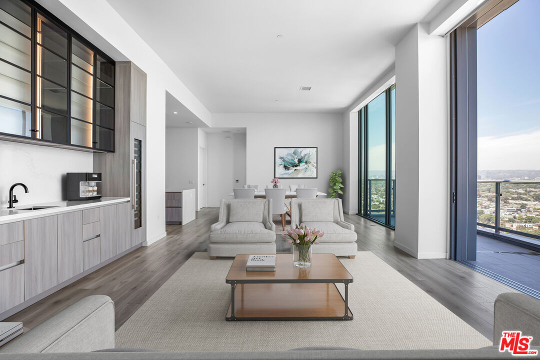 3311 S La Cienega Blvd Unit: PH 3