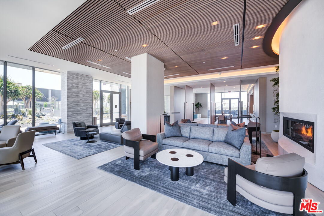 3311 S La Cienega Blvd Unit: PH 3