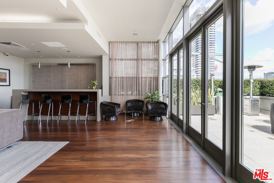 1155 S Grand Ave Unit: 521