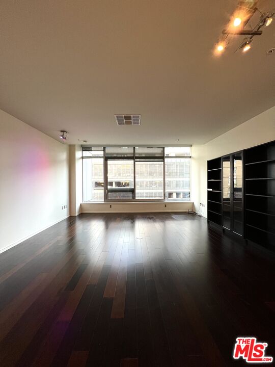 1155 S Grand Ave Unit: 521