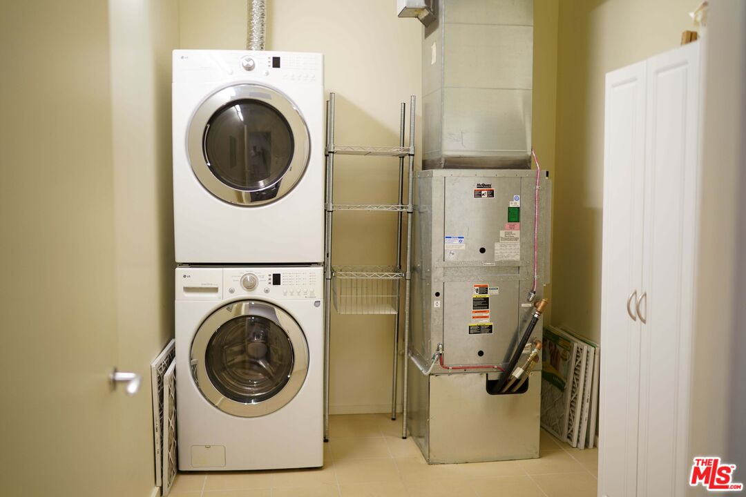 1155 S Grand Ave Unit: 521