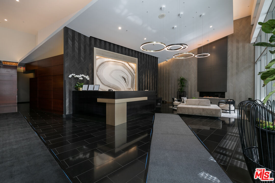 1155 S Grand Ave Unit: 521