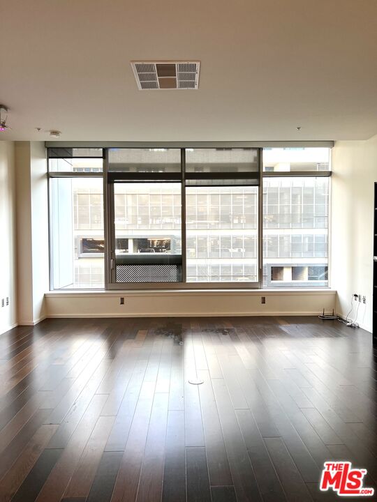 1155 S Grand Ave Unit: 521