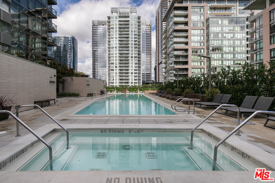 1155 S Grand Ave Unit: 521