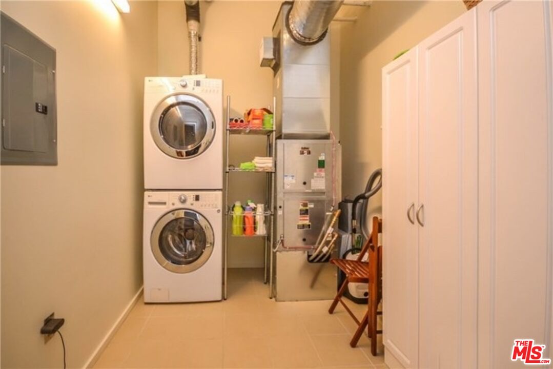 1155 S Grand Ave Unit: 521