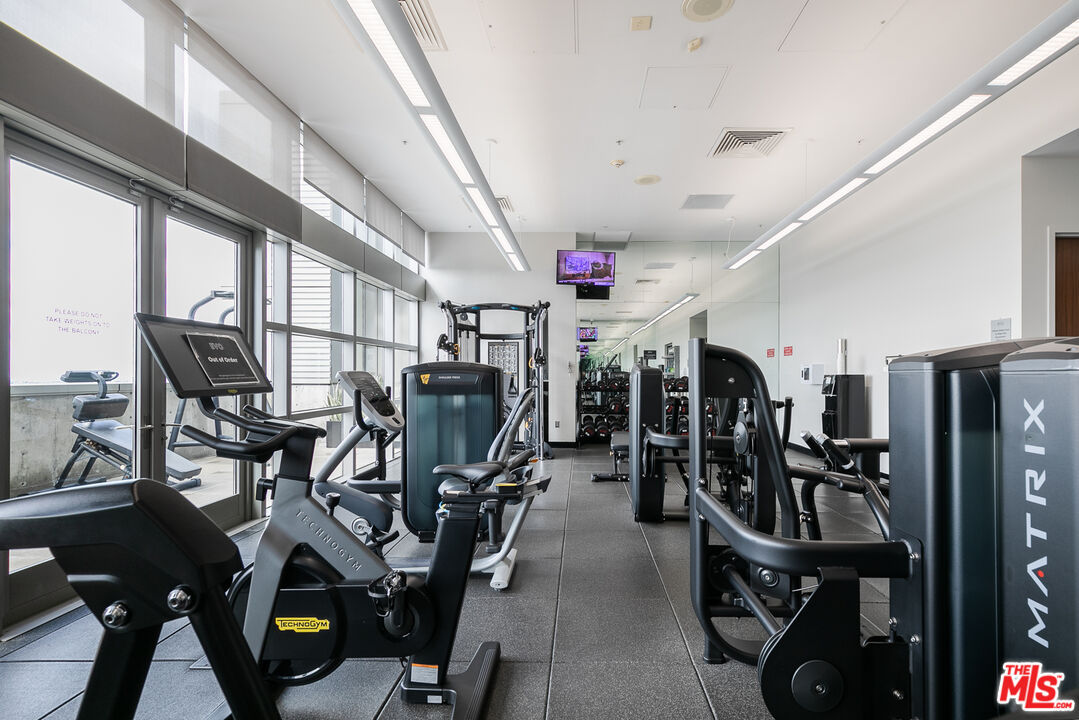 1155 S Grand Ave Unit: 521