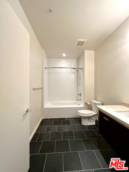 1155 S Grand Ave Unit: 521