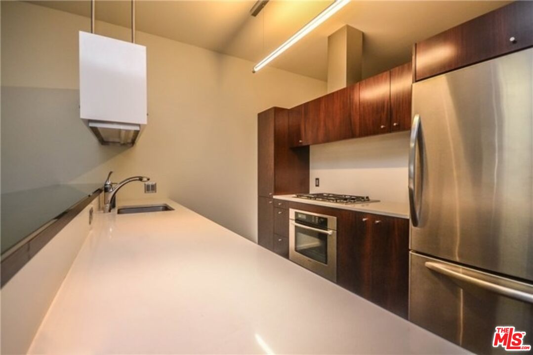 1155 S Grand Ave Unit: 521
