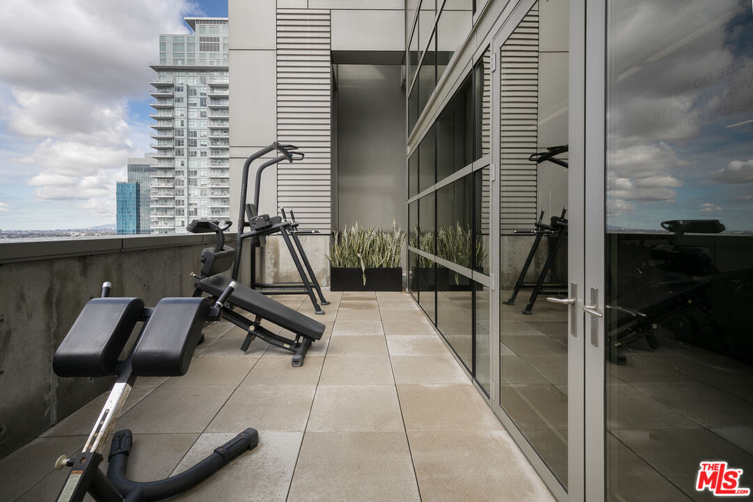 1155 S Grand Ave Unit: 521