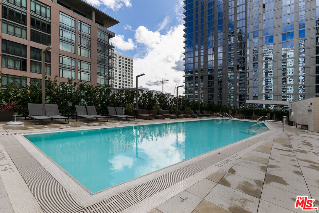 1155 S Grand Ave Unit: 521