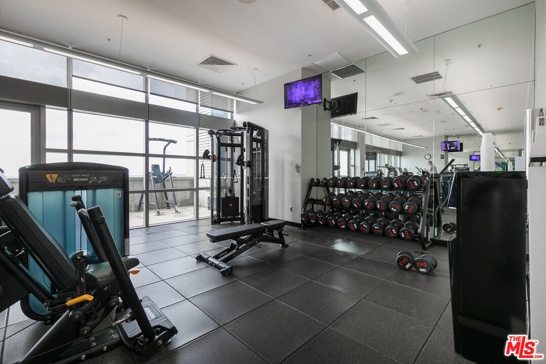 1155 S Grand Ave Unit: 521
