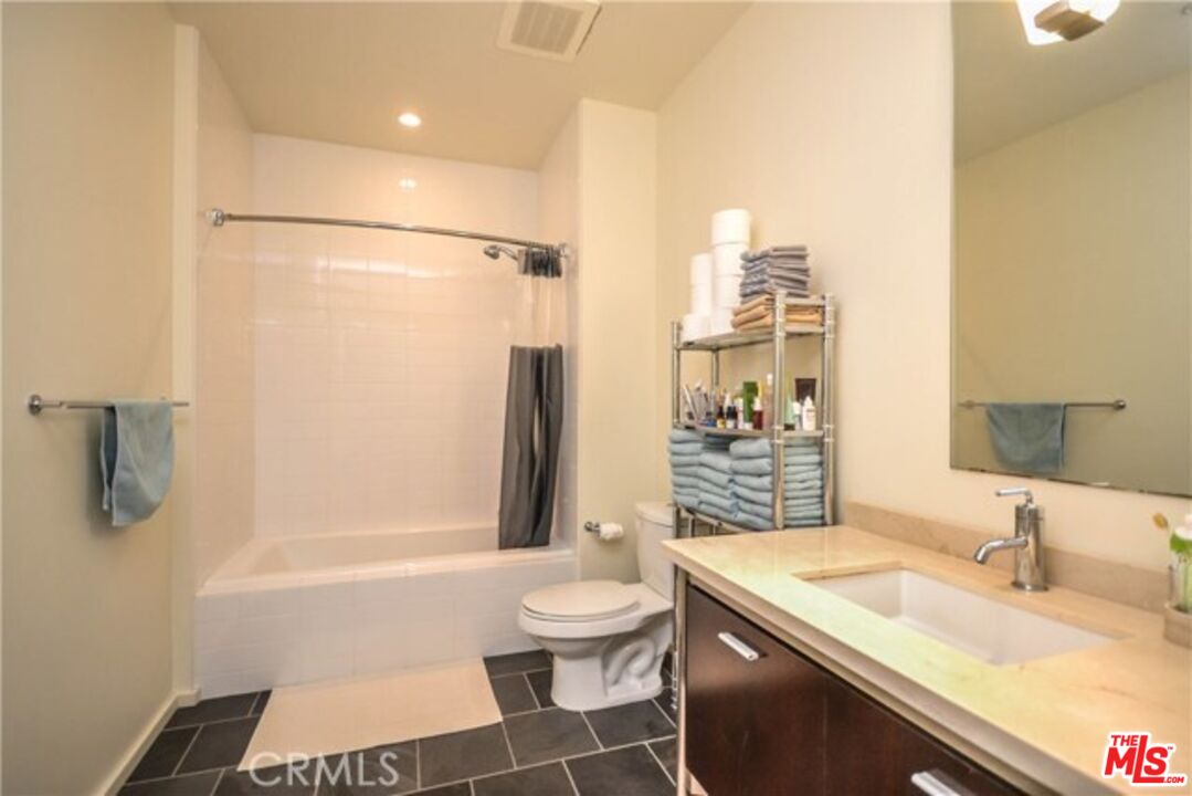 1155 S Grand Ave Unit: 521