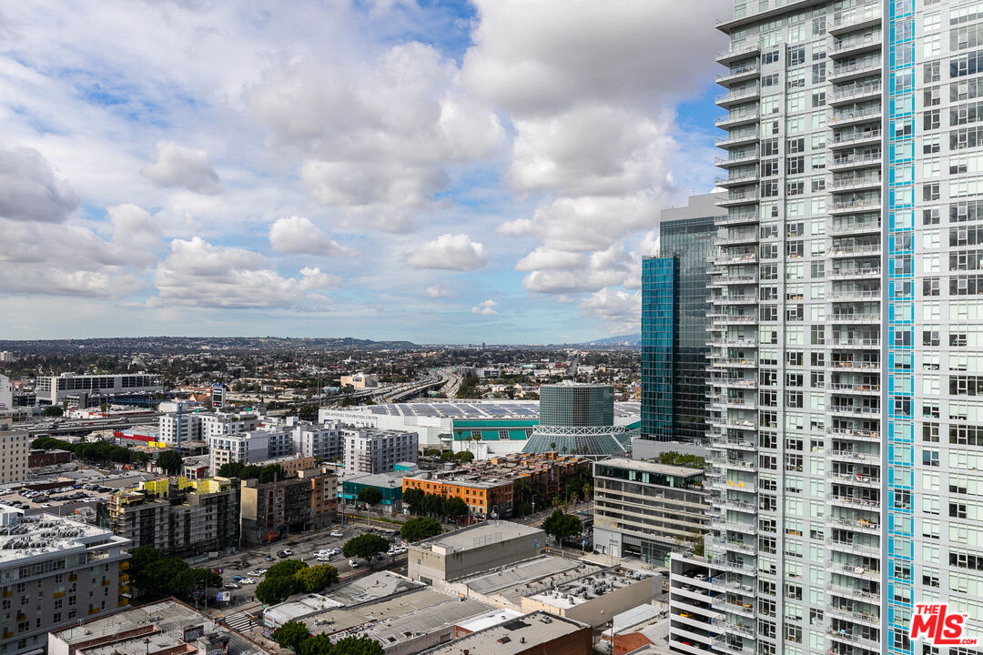 1155 S Grand Ave Unit: 521