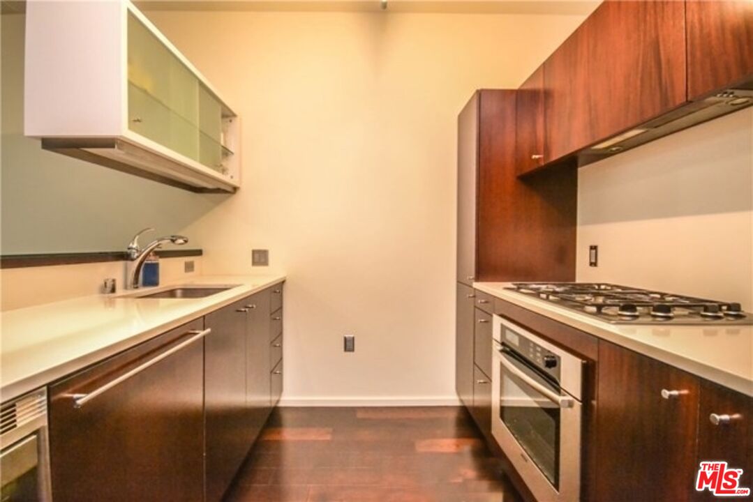 1155 S Grand Ave Unit: 521
