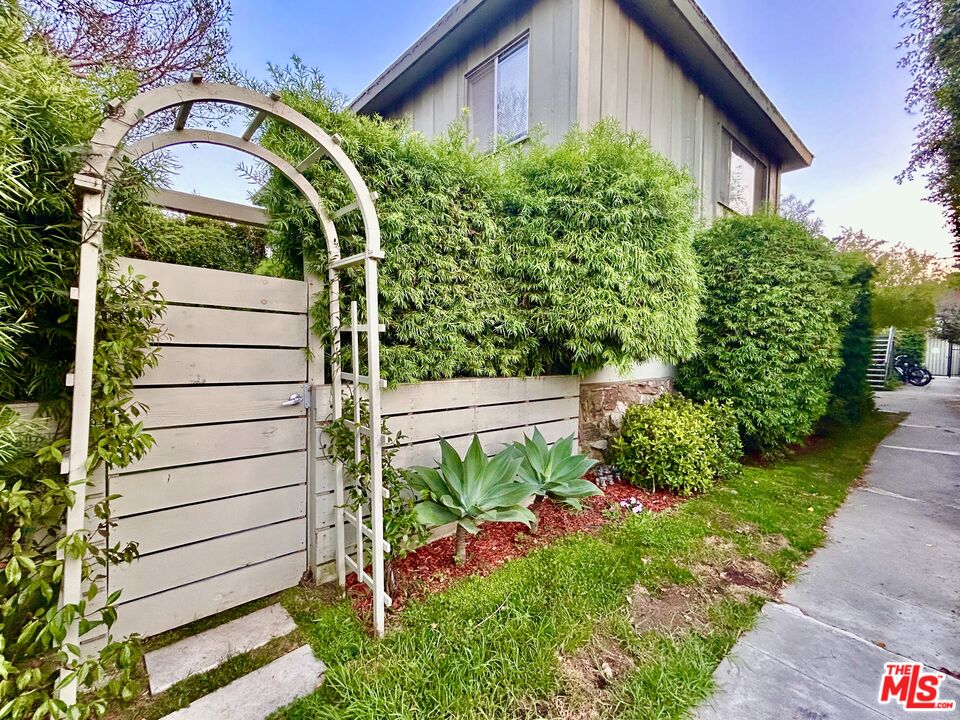 1868 10th St Unit: 1