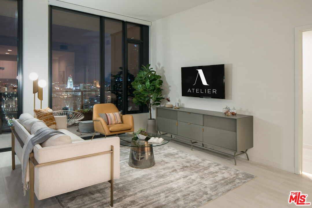 801 S OLIVE ST Unit: PH 3