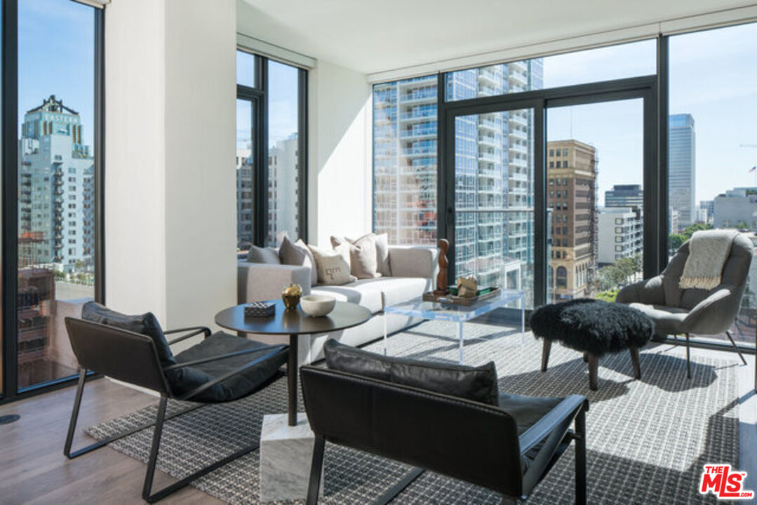 801 S OLIVE ST Unit: PH 3