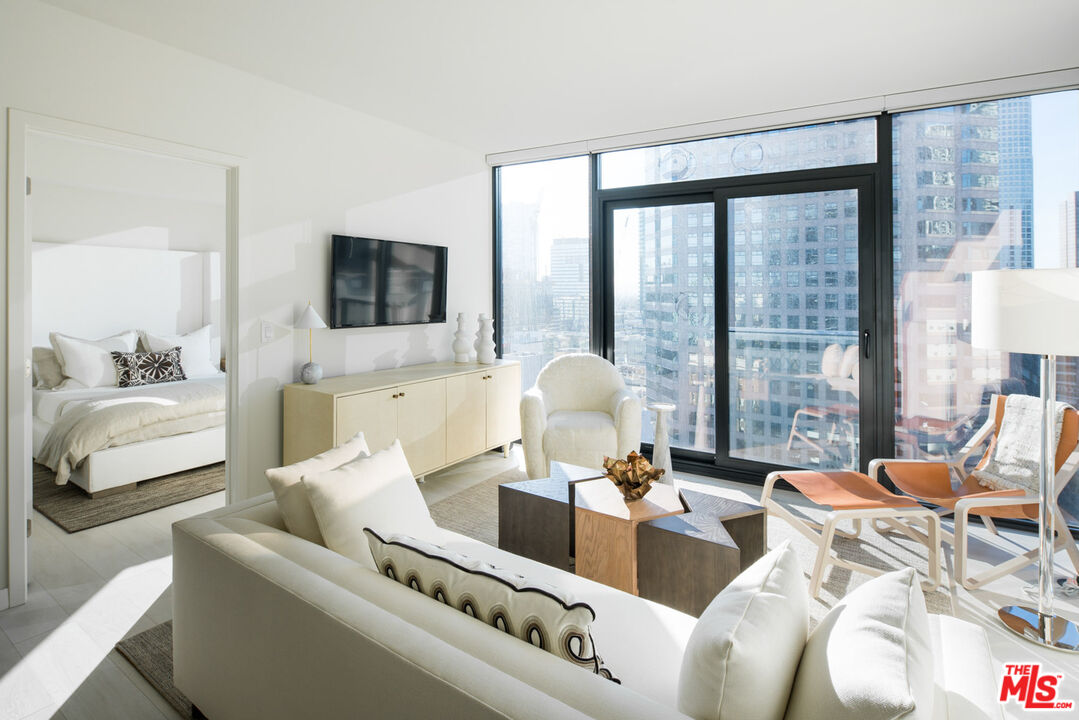 801 S OLIVE ST Unit: PH 3