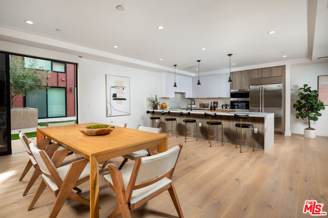725 N Croft Ave Unit: 110