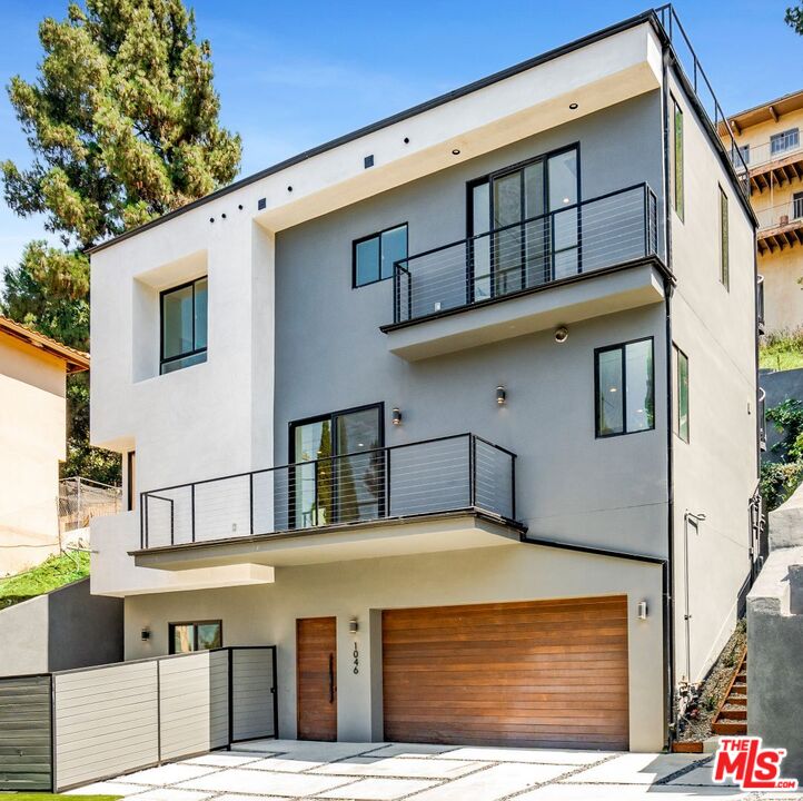 1046 Oban Dr