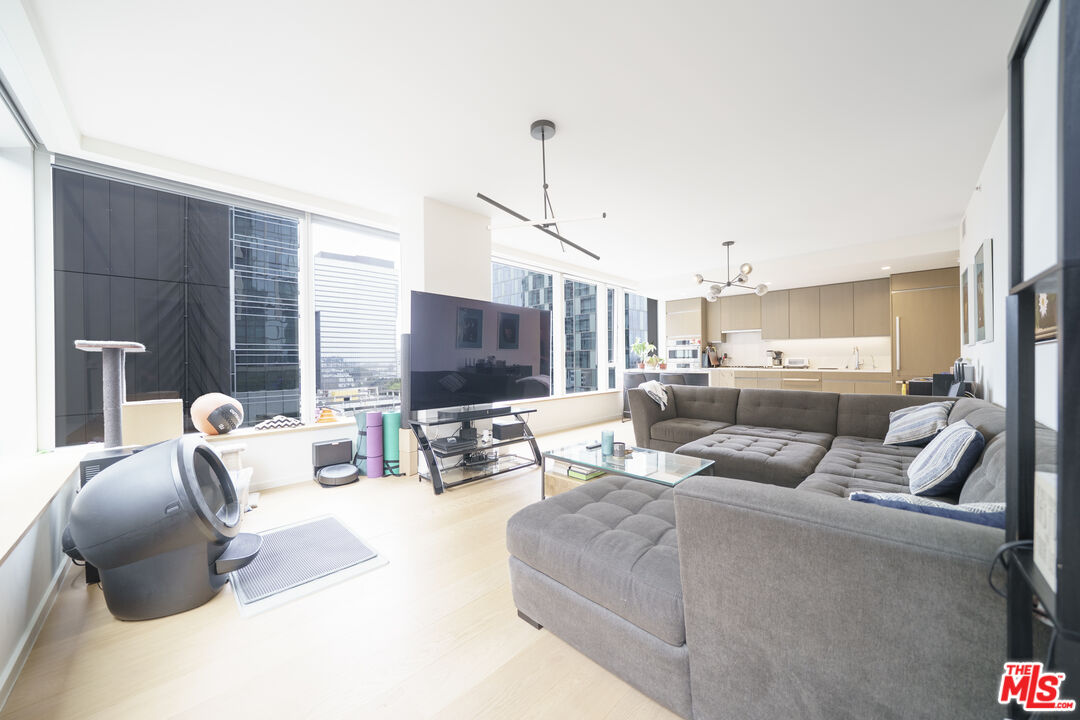889 Francisco St Unit: 709