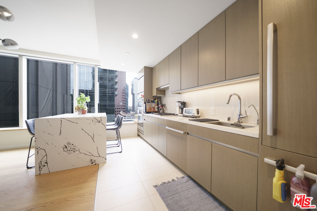 889 Francisco St Unit: 709