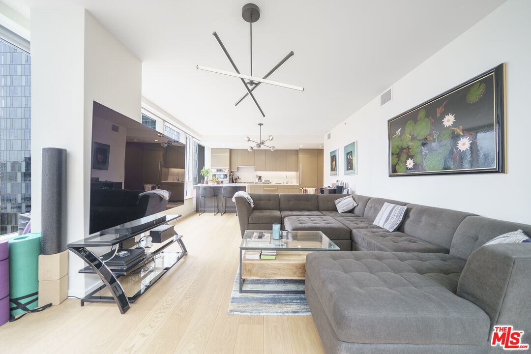 889 Francisco St Unit: 709