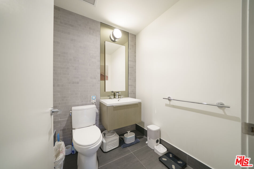 889 Francisco St Unit: 709