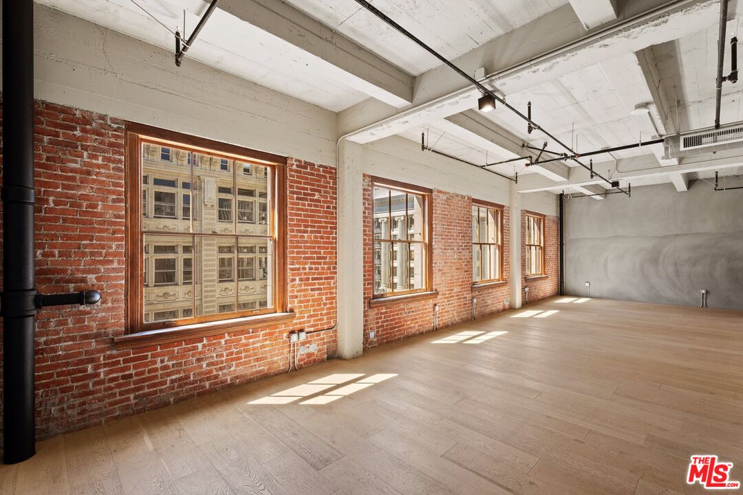 808 S Broadway St Unit: 7th Floor