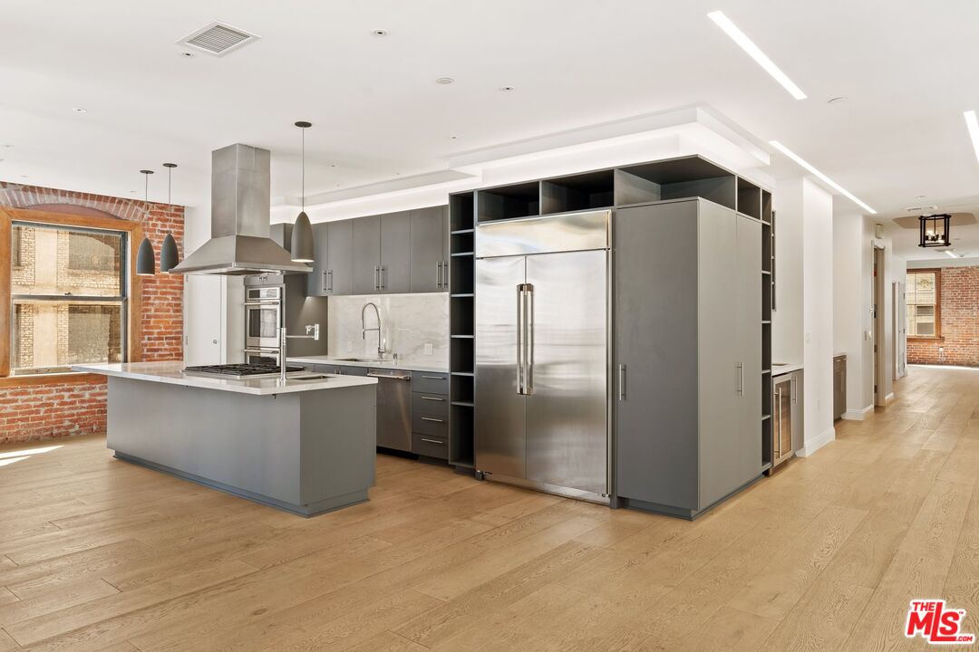 808 S Broadway St Unit: 7th Floor