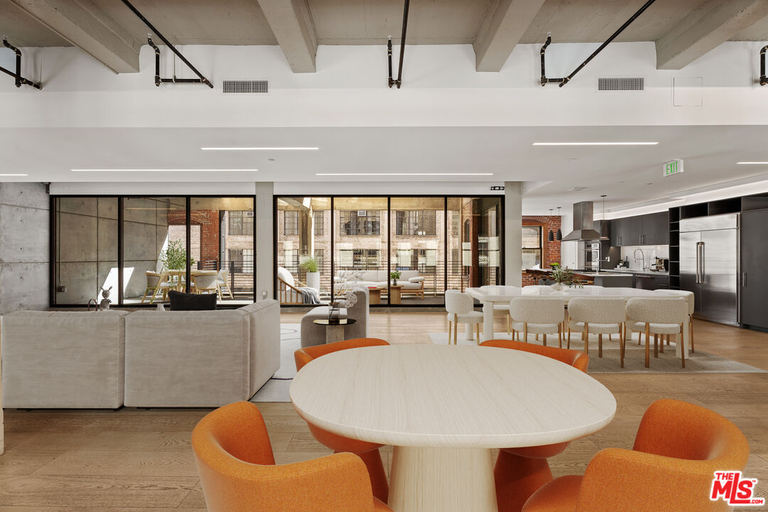 808 S Broadway St Unit: 7th Floor
