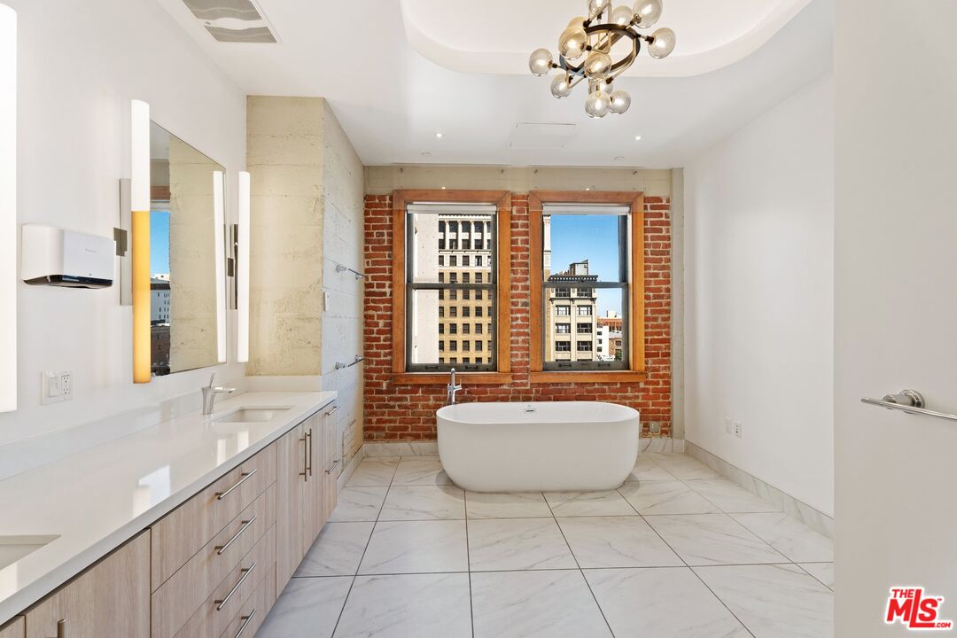 808 S Broadway St Unit: 7th Floor