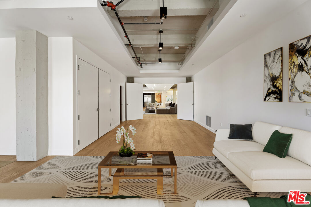 808 S Broadway St Unit: 7th Floor