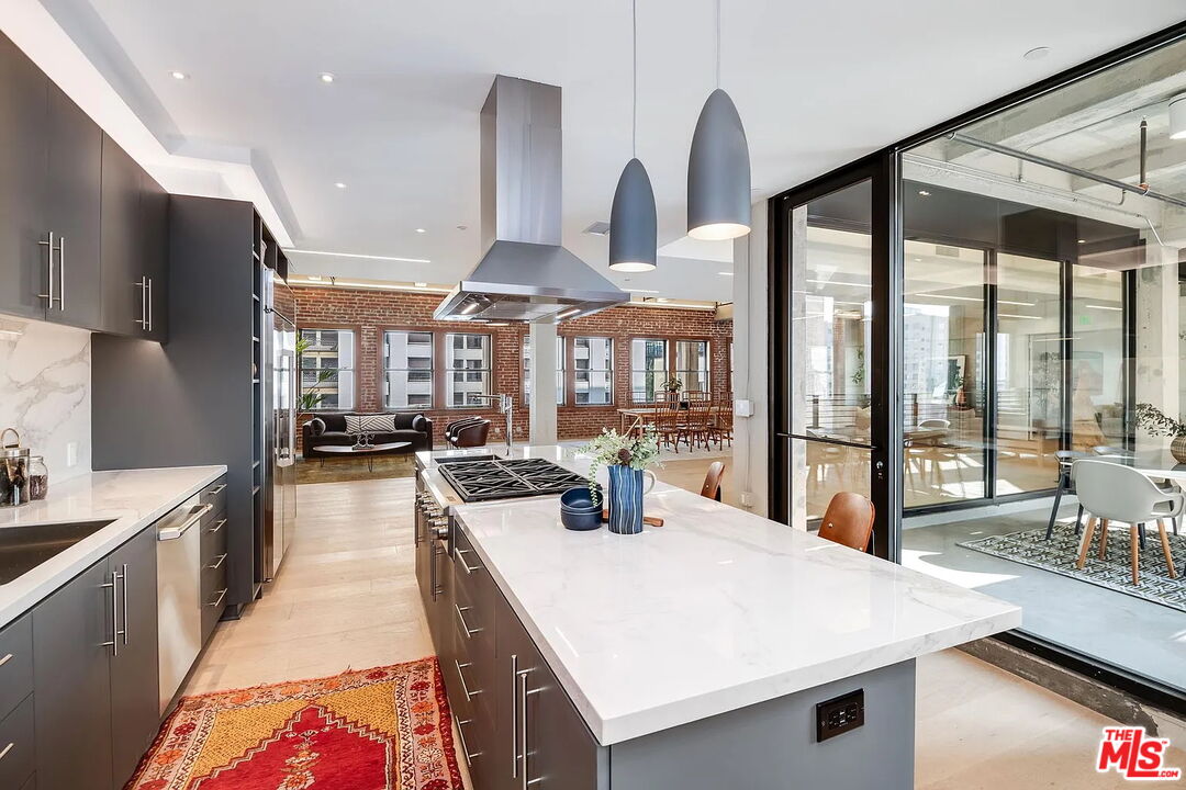 808 S Broadway St Unit: 7th Floor