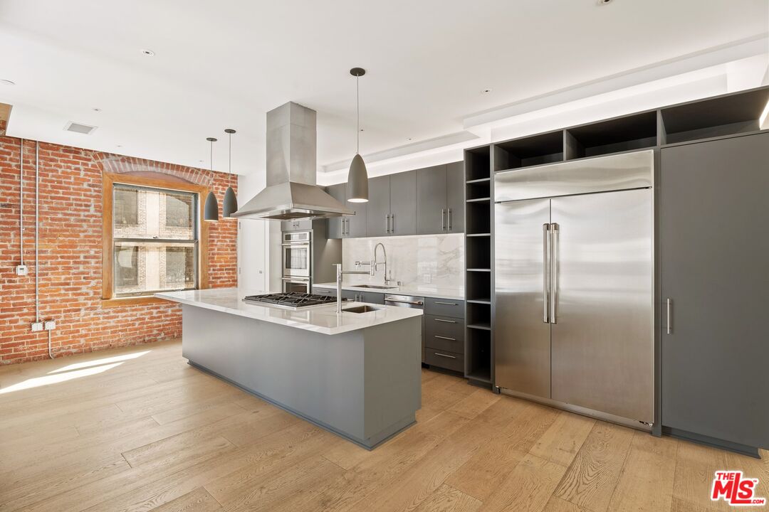 808 S Broadway St Unit: 7th Floor