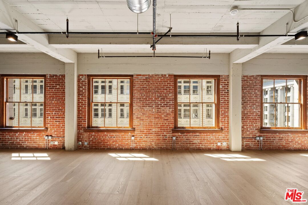 808 S Broadway St Unit: 7th Floor