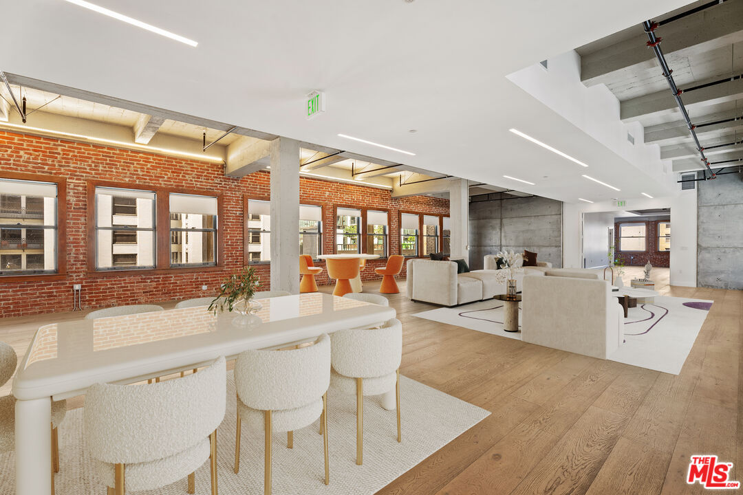 808 S Broadway St Unit: 7th Floor
