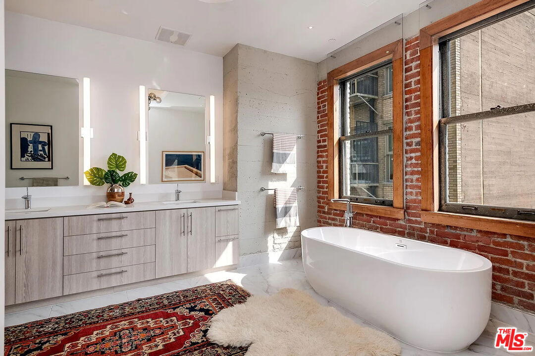 808 S Broadway St Unit: 7th Floor