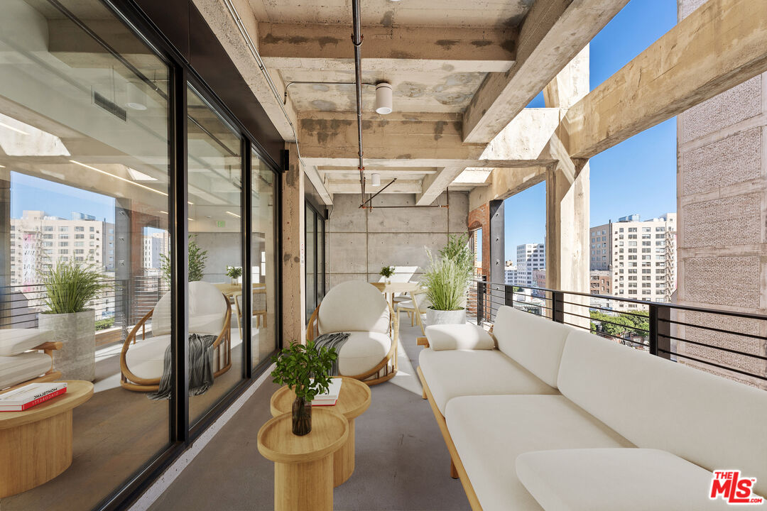 808 S Broadway St Unit: 7th Floor