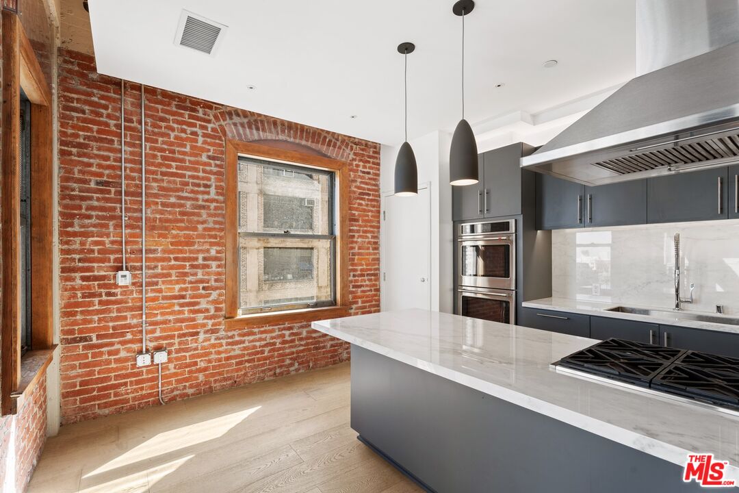 808 S Broadway St Unit: 7th Floor